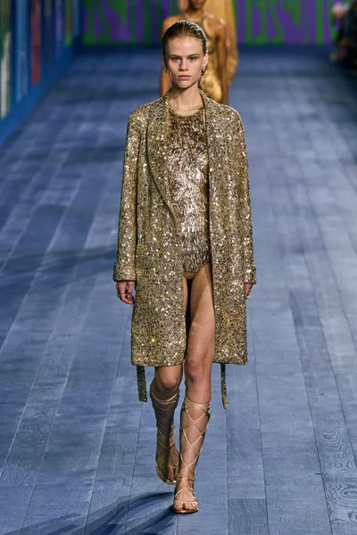 Look 54